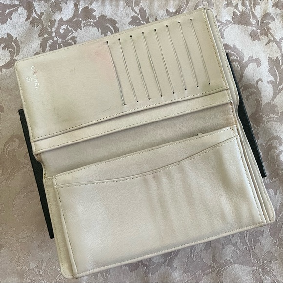 Authentic Chanel Lambskin Quilted Yen Wallet in Light Pink - Picture 3 of 16